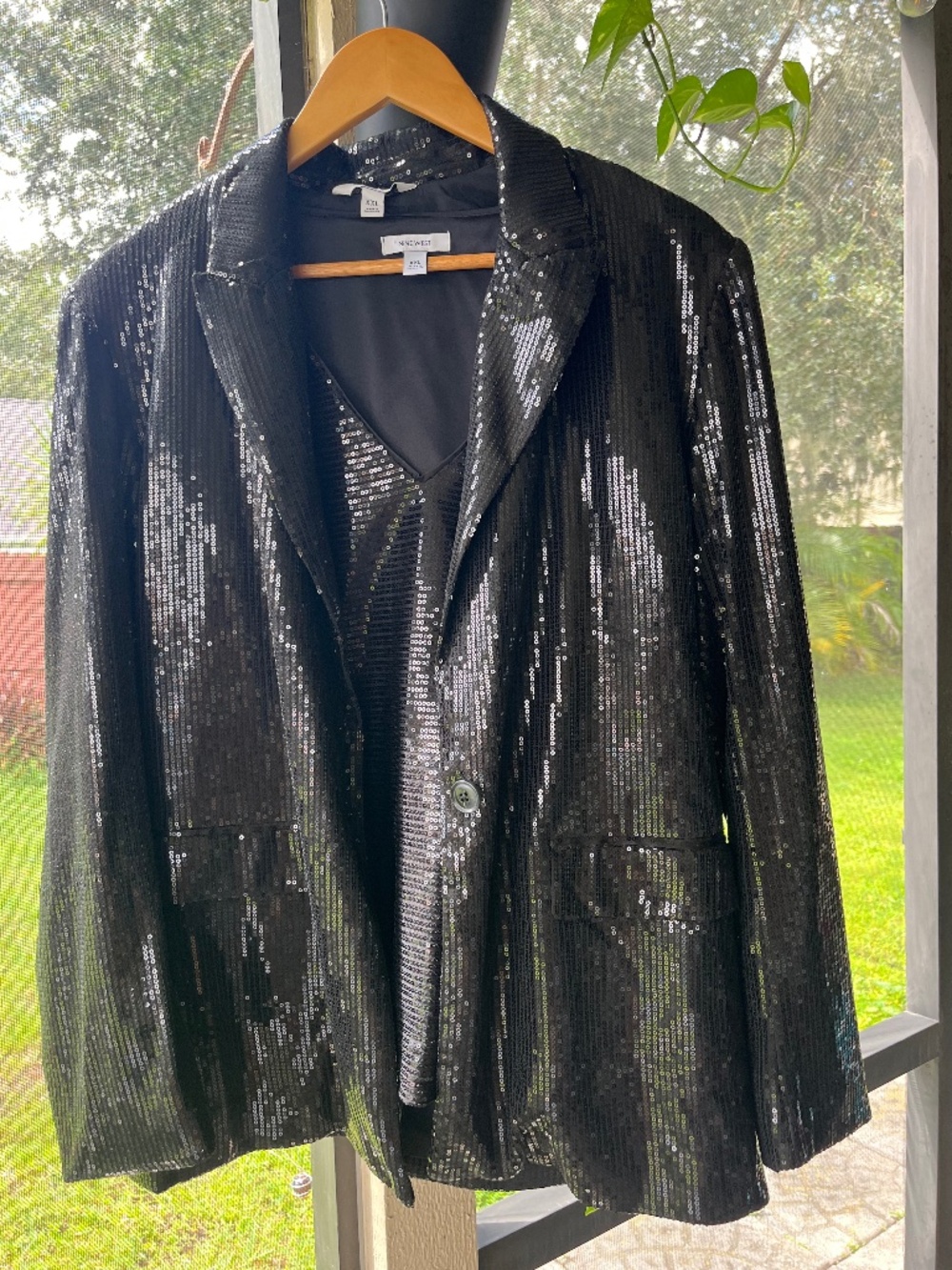 Nine West bundle of 2 pieces Black sequin blazer and black sequin sleeveless top